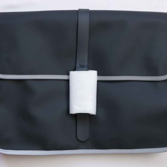 Amazon.com: RAINS Messenger Bag, Backpack, Waterproof  RAINS Messenger Bag Reflective